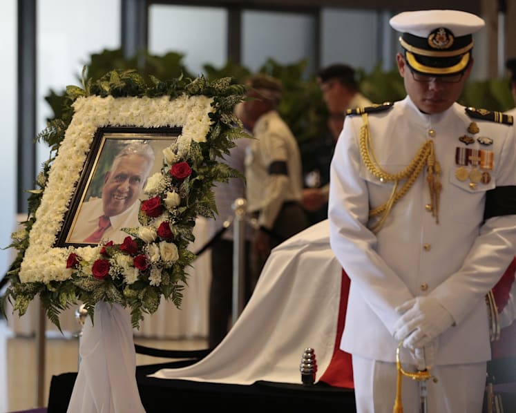 Young and old bid goodbye to S R Nathan
