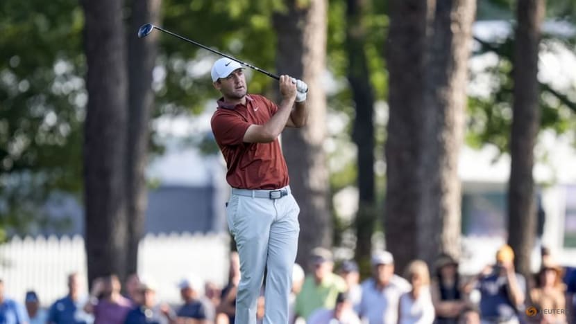 Mud balls irk top players at Quail Hollow