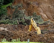 Recovery of New Zealand landslide victims halted on safety concerns