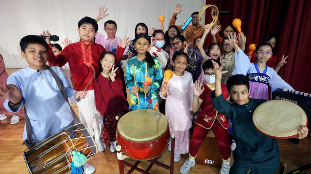 李显龙吁国人团结一致 为后代建设和谐社会