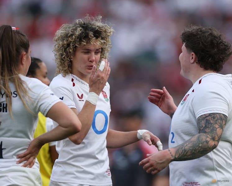 Late try gives England win over New Zealand, extends unbeaten run to 41