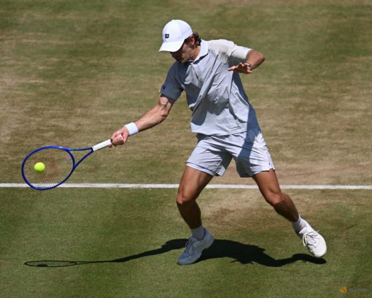De Minaur knocked out in quarter-finals at Queen's Club