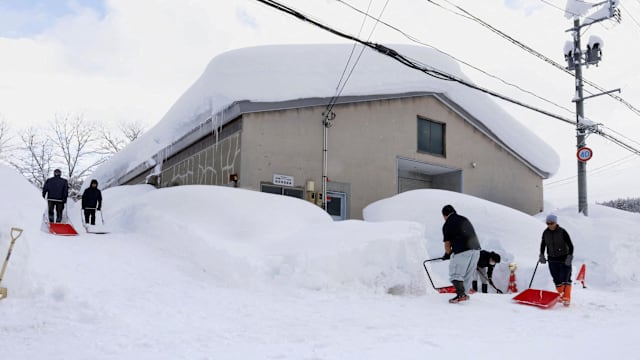 日本极端降雪致35人身亡 北部或有雪崩