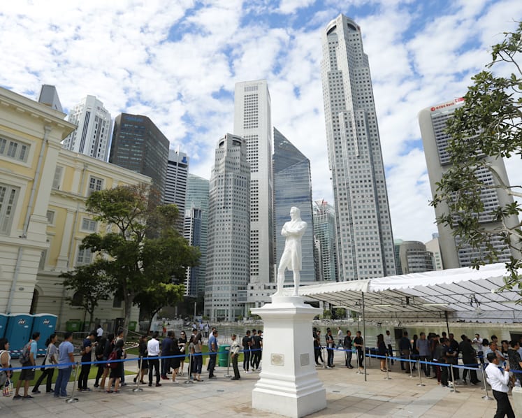 Young and old bid goodbye to S R Nathan