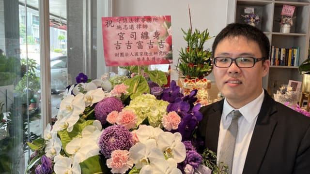 台湾前地院法官离职前私下接案收费 法评会建议免职