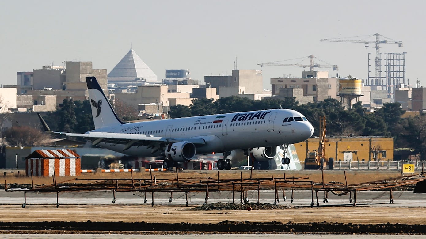 伊朗暂时关闭领空 迫使多家航司改道或取消航班