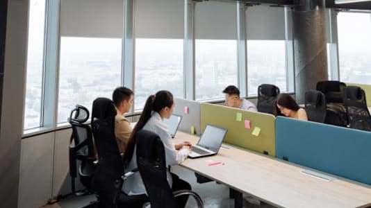 “They Only Do The Minimum”: Gen Z Worker Dispels Common Workplace Stereotypes About Their Generation