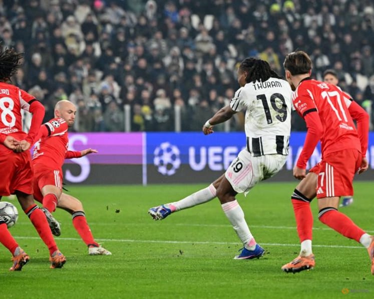 Juventus clinch playoff place with 2-0 win over Benfica