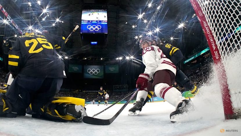 Ice hockey-Defiant Sweden ready for blockbuster men's quarter-final with US