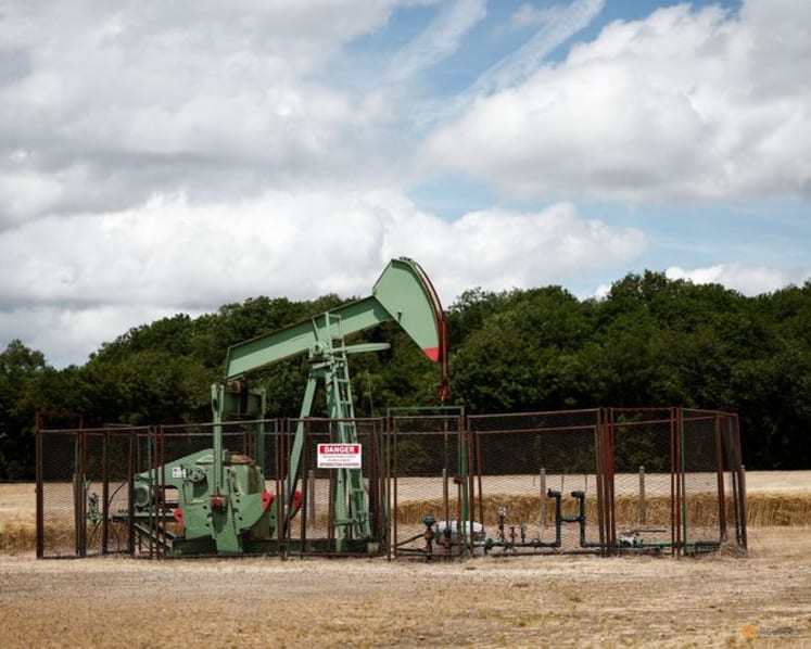 Oil prices rise 6% on fears of US-Iran ceasefire collapse