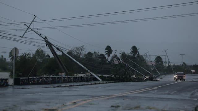 超强台风凤凰登陆菲律宾 造成两人死亡