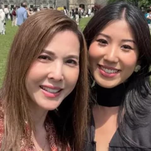 震撼!婚后移居加拿大,李婉华学霸女儿独揽名牌大学毕业荣誉