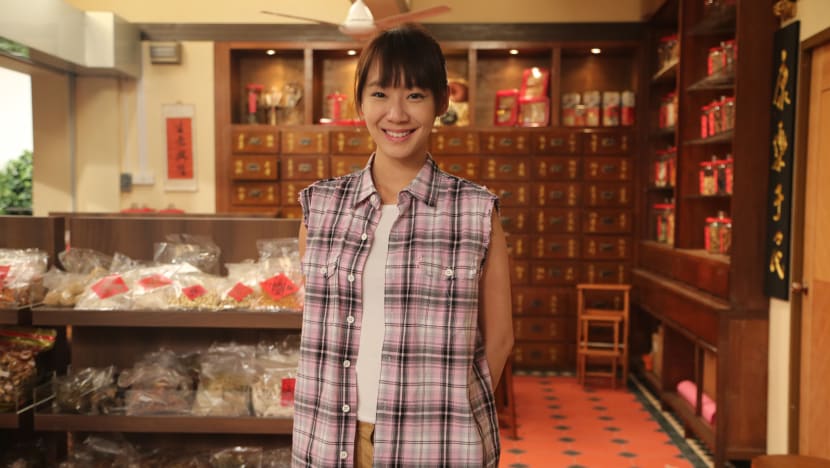 Julie Tan kicks off 2016 with a new man in her life