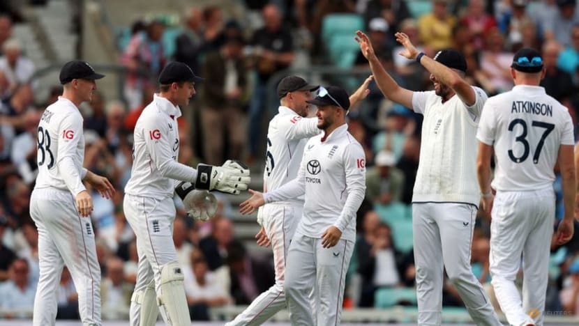 England in driving seat as India reach 204-6