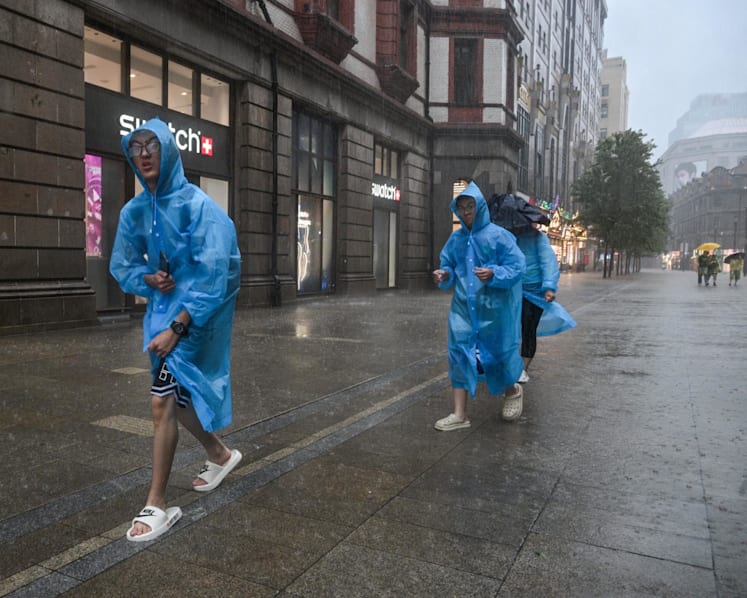 Typhoon Dolphin weakens but disrupts travel in east China Typhoon Dolphin weakens but disrupts travel in east China