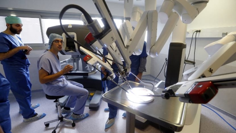 Major surgery with minimal impact using 'da Vinci' robot