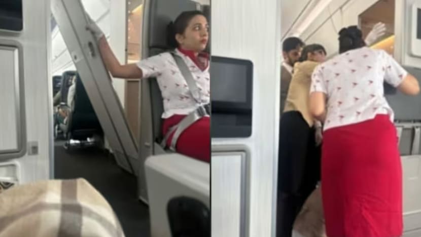 Pintu tandas tertanggal semasa penerbangan Cathay Pacific dari Hong Kong ke New York