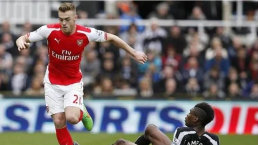 Aston Villa sambar pemain pertahanan Calum Chambers dari Arsenal