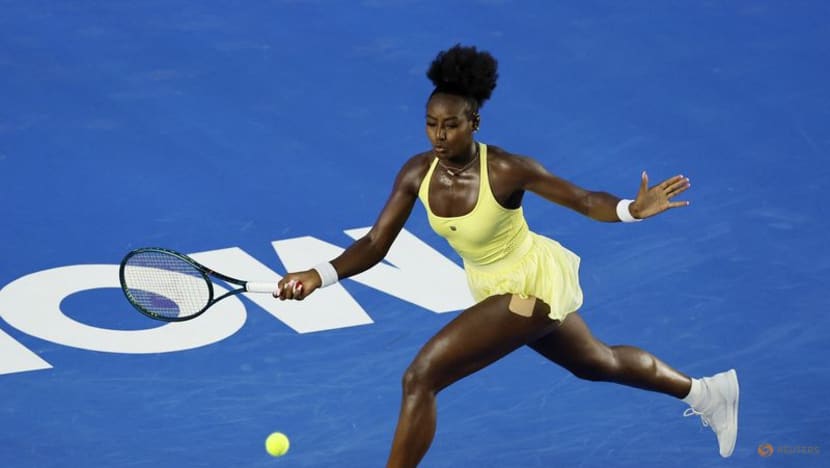 Alexandrova knocks out defending champ Noskova to reach Monterrey semis