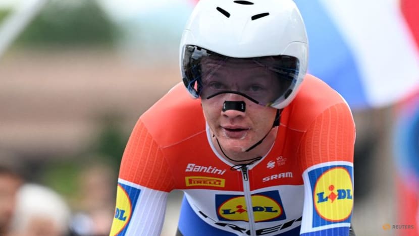 Hoole wins Giro time trial, Ayuso and Roglic close on Del Toro Hoole wins Giro time trial, Ayuso and Roglic close on Del Toro