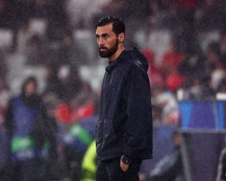 Benfica's Mourinho hails keeper's late goal, Arbeloa laments Real collapse
