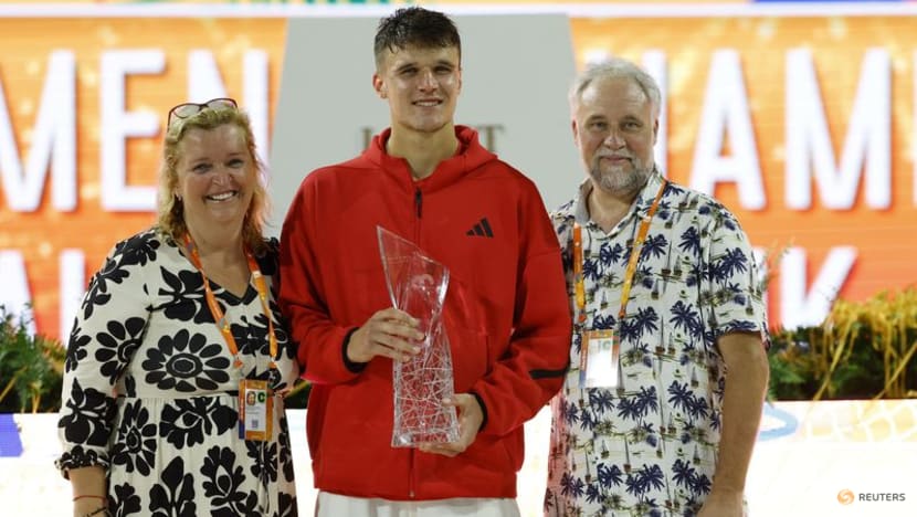 Miami champion Mensik says knee pain nearly forced him to skip event