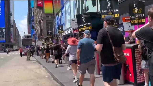 美国演艺行业人员大罢工 影视制作几乎完全停摆
