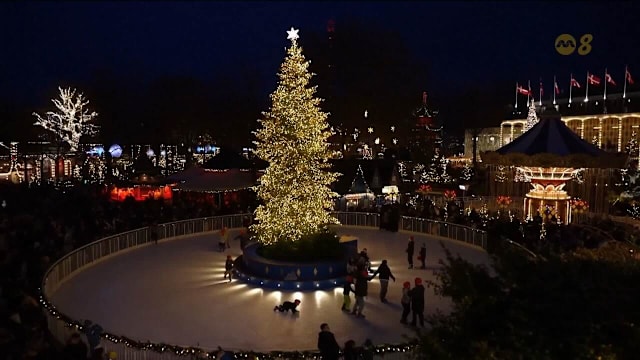 丹麦蒂沃利花园“换装”迎圣诞节