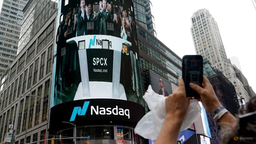 SpaceX shares fall as post-IPO frenzy loses steam