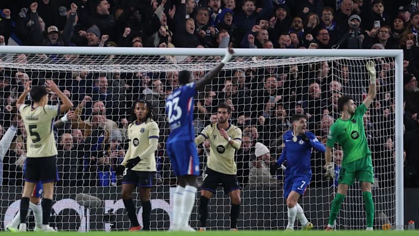 Chelsea turn on the style to crush 10-man Barca 3-0