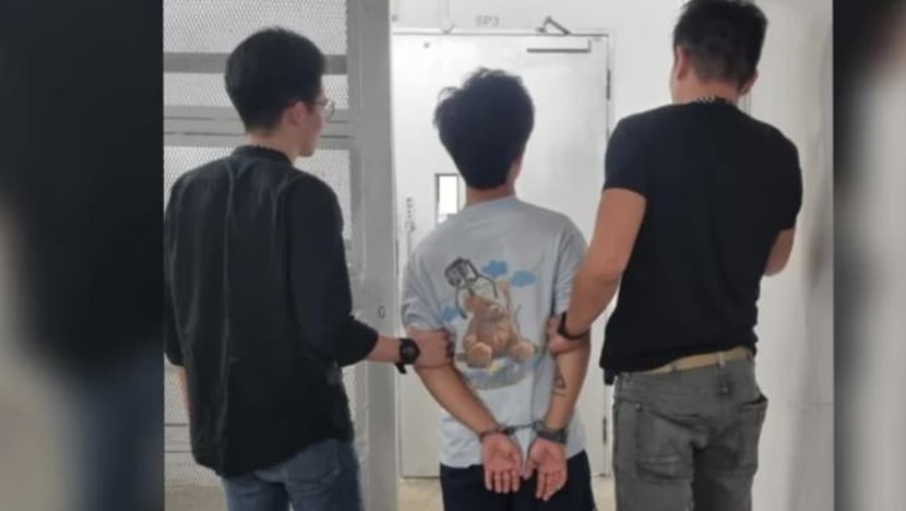 Lelaki diberkas; disyaki curi barang kemas bernilai S$27,000 Lelaki diberkas; disyaki curi barang kemas bernilai S$27,000