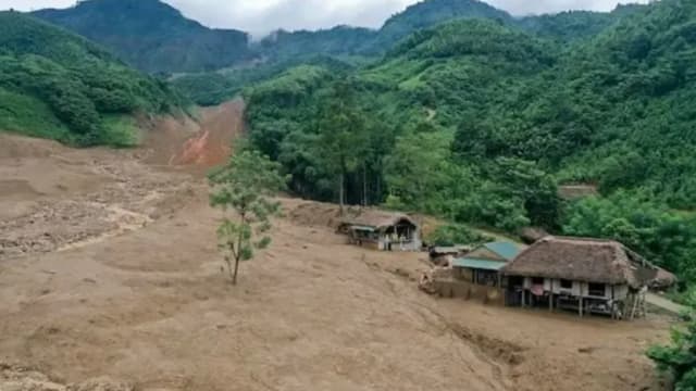 越南连日暴雨引发洪灾 死亡人数升至10人