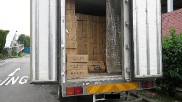 关税局破获6400条漏税香烟 逮捕一马国男子