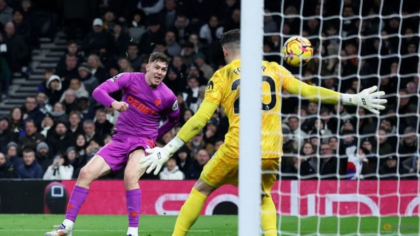 Forest up to second, Man City get morale-boosting win