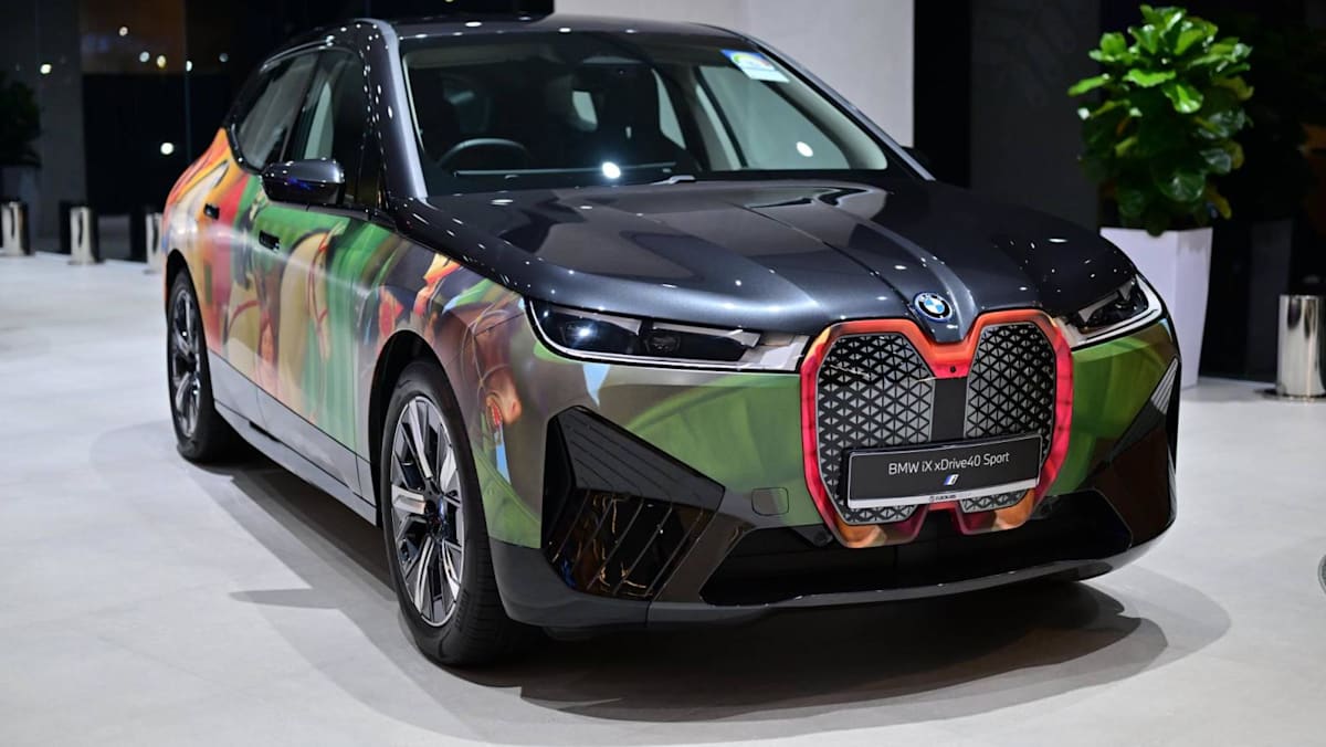 Botero in Singapore: BMW Eurokars unveils 3 bespoke art cars for the IMBA exhibition at Gardens by the Bay