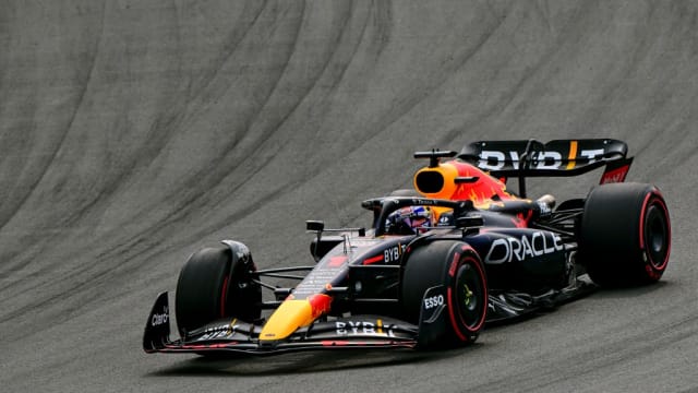 F1日本大奖赛：红牛车队维斯塔潘取得杆位