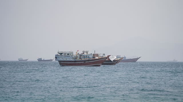 伊朗革命卫队称在霍峡摧毁一艘美国无人艇  