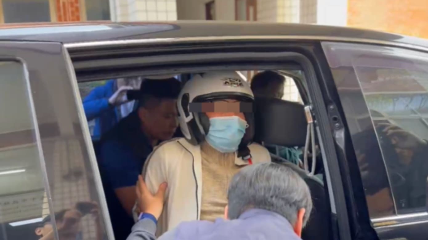 台中男子情绪失控 持刀割喉女友致死