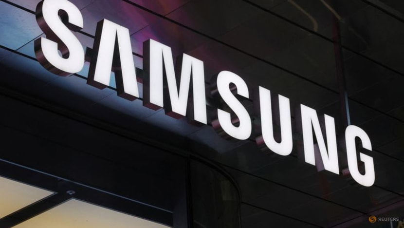 Trump says his tariffs on Apple will also apply to Samsung Trump says his tariffs on Apple will also apply to Samsung