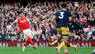 Arsenal go top as Liverpool suffer last-gasp defeat at Chelsea