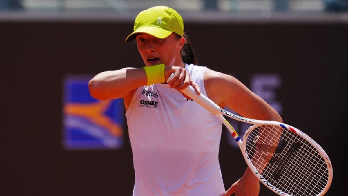 Holder Swiatek faces tough challenge to French Open dominance