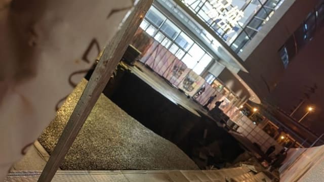 开幕不到两个月 中国北京一商场路面塌陷