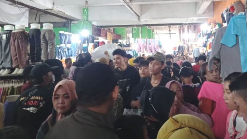 Pembeli-belah banjiri Tanah Abang di Jakarta 7 hari sebelum Aidilfitri