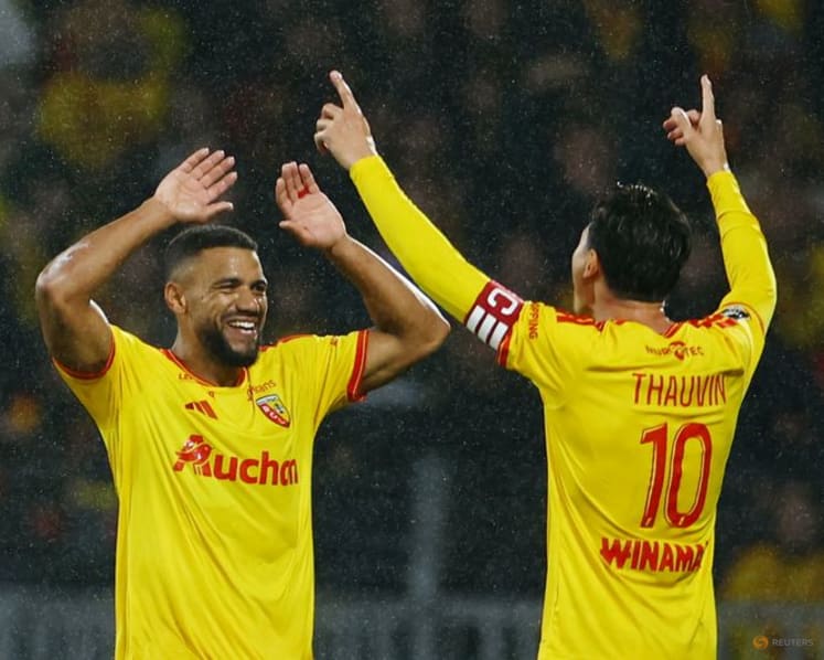 Lens hang on for much needed win to climb up Ligue 1 standings