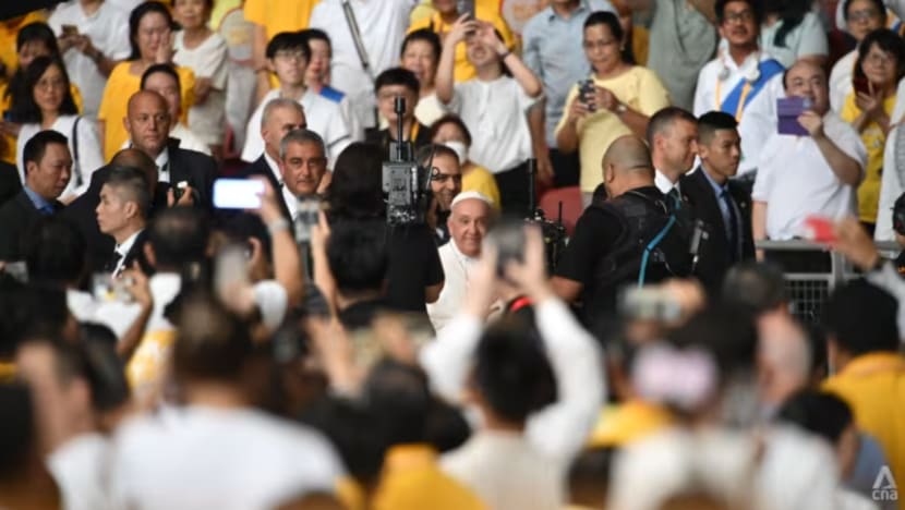 50,000 orang berkumpul di Stadium Negara bagi perhimpunan bersama Pope Francis