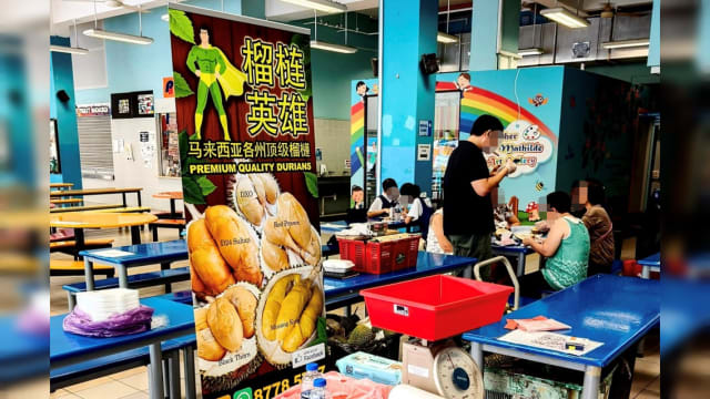 榴梿摊贩受邀到学校摆摊 小学生：可以买一瓣吗？