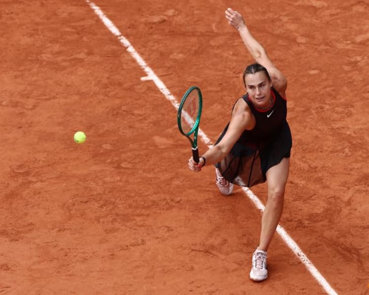 Shnaider takes lessons from Sabalenka's Paris struggles to reach semis