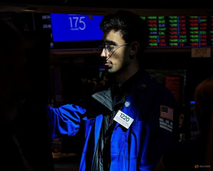 Trading Day: $100 oil looms 