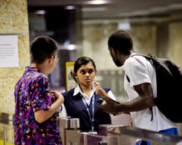 Transactions across MRT fare gates continue despite warning