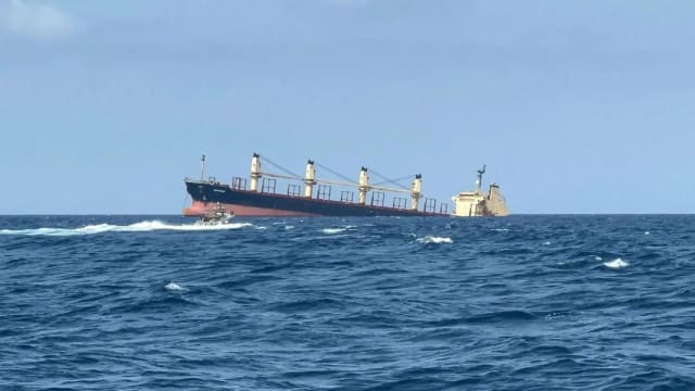 第二艘遭胡塞武装袭击货轮在红海沉没
